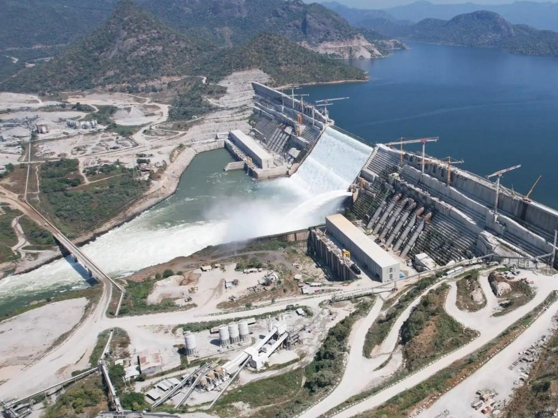 Centrale hydroélectrique avec barrage